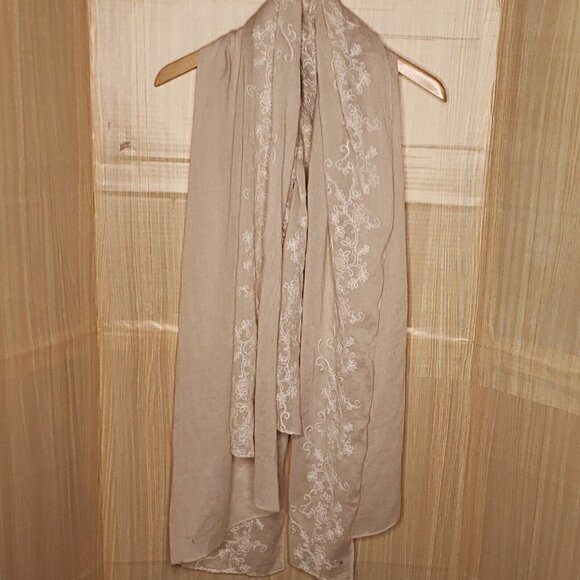unbranded Accessories - Unbranded Womens Cream Lightweight Scarf With White Embroidery